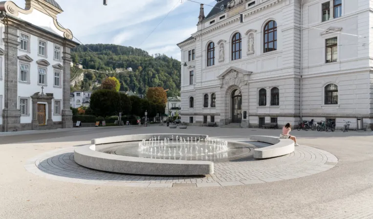 fountain field with crescent-shaped benches