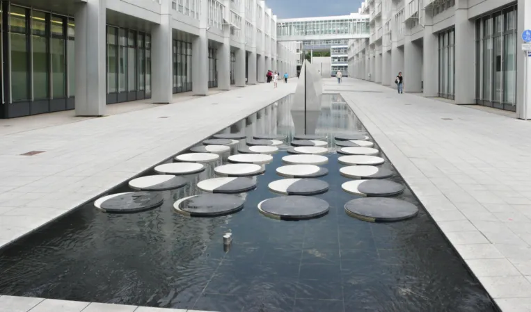 flush-level fountain with stepping stones