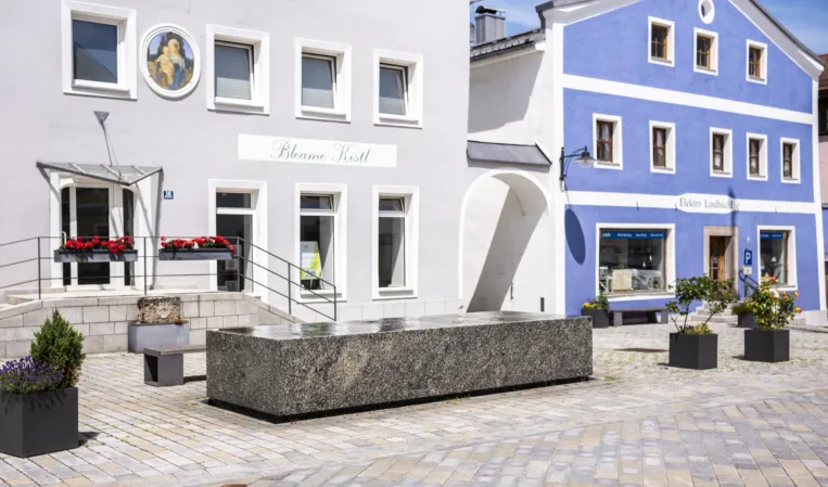 fountain by artist Sailstorfer in Perlesreut