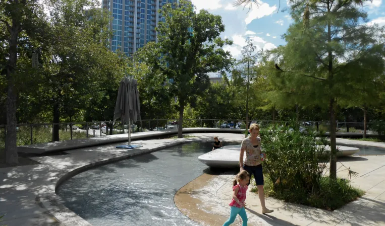 fountain system with runnel with a child and her mother