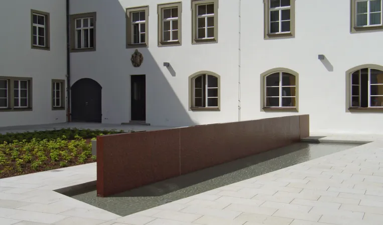 Slim red Waterwall