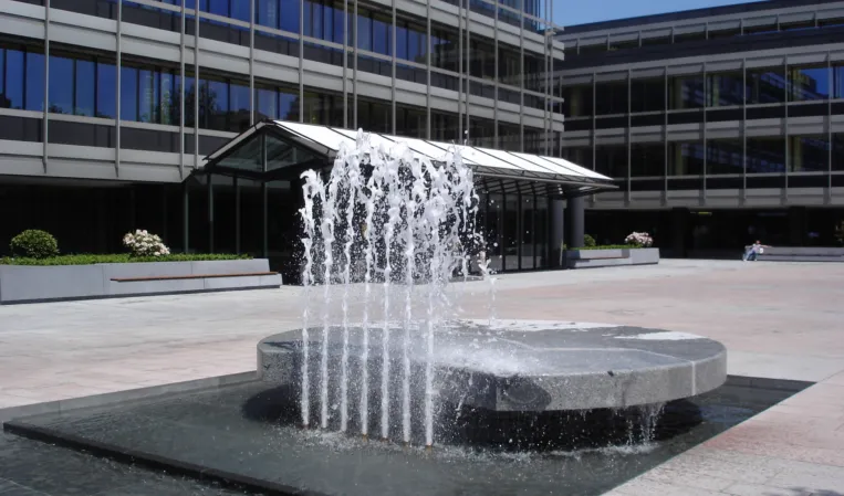 Rotating granite disc with large water jets