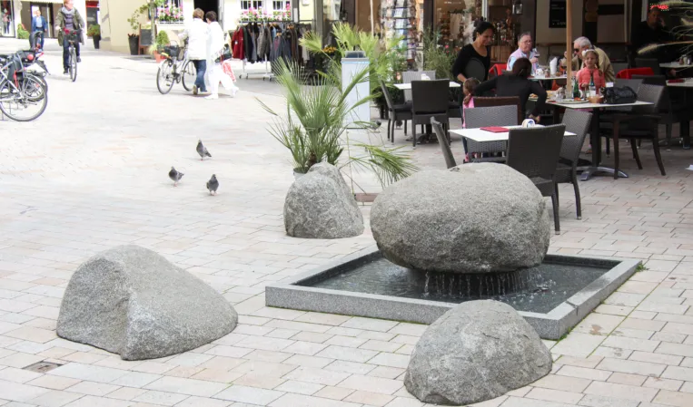 Wobbling boulders in a fountain