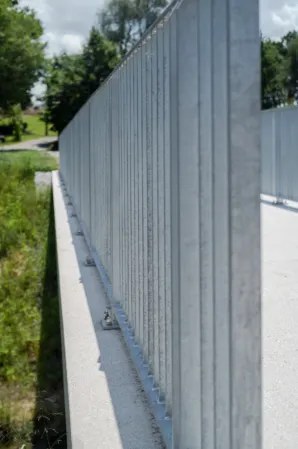 Surface-mounted railing