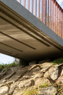 a set-trough mounted railing of a granite bridge